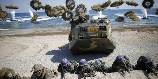  Binh sĩ Mỹ và Hàn Quốc tập trận đổ bộ ở Pohang - Hàn Quốc hồi 2018. Ảnh: Reuters