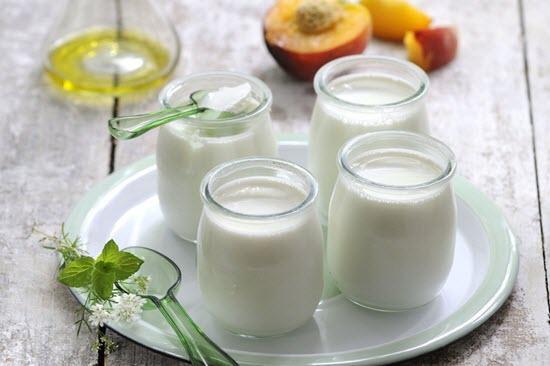 Sữa chua là thực phẩm khuyến khích sử dụng khi bị tiêu chảy vì có tác dụng tái lập cân bằng vi khuẩn, rút ngắn thời gian tiêu chảy.
