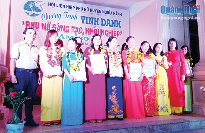 Hội LHPN huyện Nghĩa Hành vinh danh các ý tưởng sáng tạo khởi nghiệp.