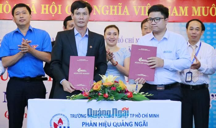 Phân hiệu Trường Đại học Công nghiệp TP.Hồ Chí Minh tại Quảng Ngãi ký kết hợp tác với Công ty CP Thép Hòa Phát Dung Quất trong việc đào tạo và cung ứng lao động cho doanh nghiệp.