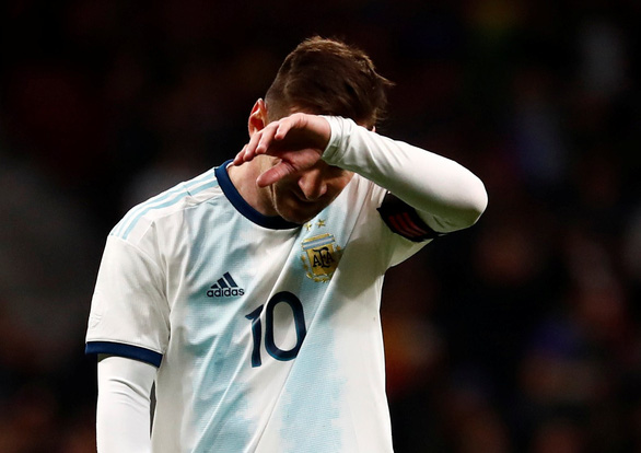  Sự thất vọng của Messi trong trận Argentina thua Venezuela 1-3 - Ảnh: REUTERS
