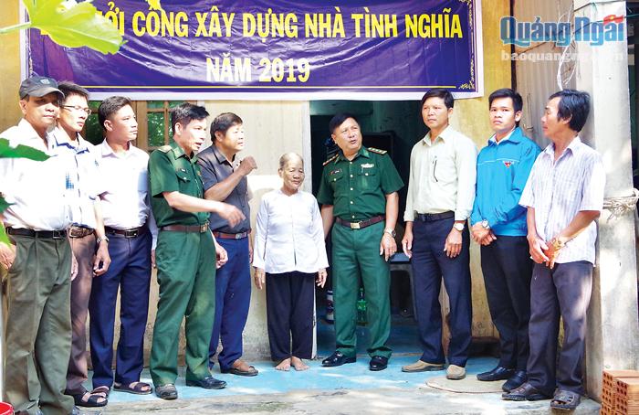Lễ khởi công xây dựng nhà tình nghĩa cho bà Trương Thị Nhằm là thân nhân liệt sĩ, ở thôn Phước Thiện 2, xã Bình Hải (Bình Sơn).