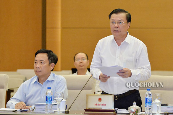 Bộ trưởng Bộ Tài chính Đinh Tiến Dũng trình bày tờ trình dự án Luật Chứng khoán (sửa đổi).