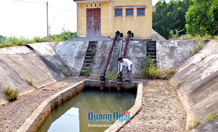 Hệ thống trạm bơm nước ở thôn An Quang, xã Bình Thanh Tây (Bình Sơn). Ảnh: ĐD