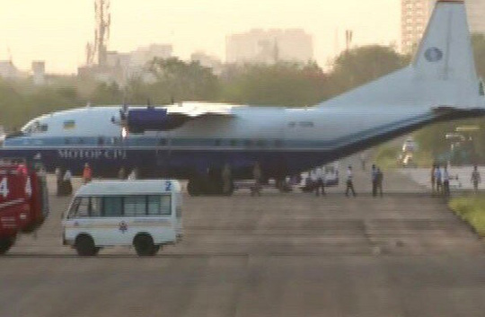 IAF đã buộc máy bay chở hàng hạng nặng Antonov An-12 của Georgia phải hạ cánh xuống căn cứ không quân Jaipur. Ảnh: ANI, Reuters