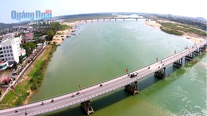 Cầu Trà Khúc 2 được đưa vào sử dụng từ năm 2003 đến nay. Cầu có chiều dài 1.200m, rộng 14m