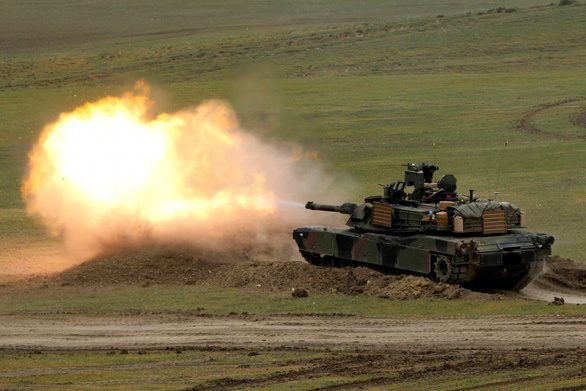 Một chiếc xe tăng M1A2 Abrams của Mỹ khai hỏa trong một cuộc tập trận chung do Mỹ dẫn đầu ở Georgia hồi năm 2016 - Ảnh: REUTERS
