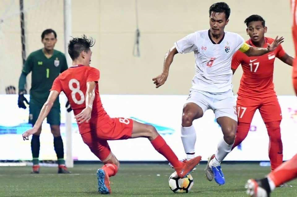 U23 Thái Lan (trắng) thất bại trước Singapore ở chung kết Merlion Cup 2019. Ảnh: FAT.