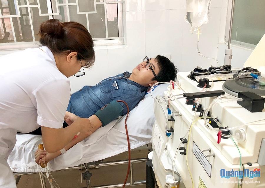 Với cậu sinh viên Nguyễn Tiến Hưng, hiến máu cứu người luôn được em ưu tiên và hỗ trợ hết mình