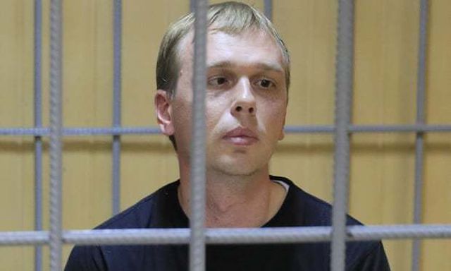  Ivan Golunov trong một phiên tòa tại Moscow (Ảnh: Reuters)
