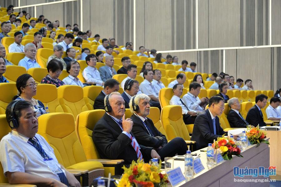Các đại biểu tham dự Hội thảo Quốc tế vê giá trị di sản CVĐC Lý Sơn- Sa Huỳnh 