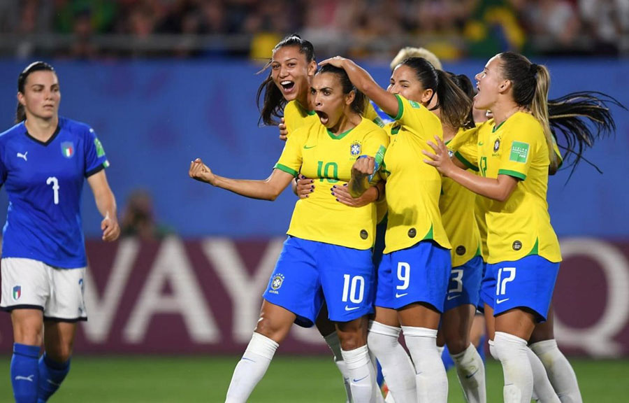 Marta (số 10) giúp Brazil đánh bại Italia. (Nguồn: Getty Images)