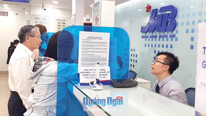  Ngân hàng MB Quảng Ngãi thông tin đến khách hàng sẽ bắt đầu thực hiện chuyển đổi từ thẻ từ sang thẻ chíp trong quý III/2019.