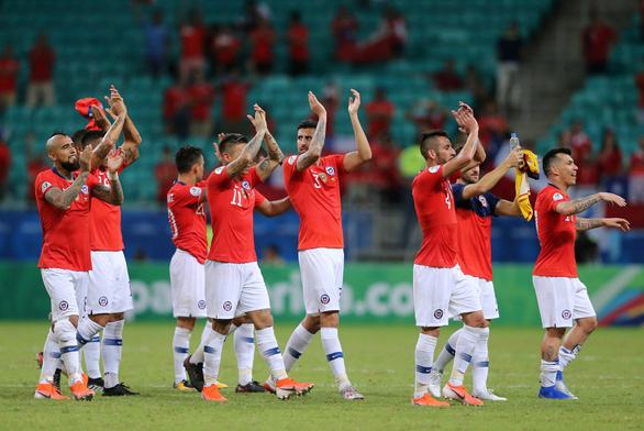  Đội tuyển Chile ăn mừng sau khi giành vé vào tứ kết Copa America 2019 - Ảnh: Reuters