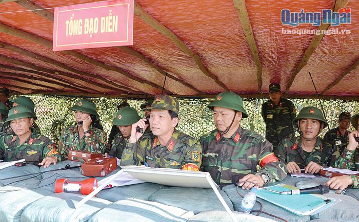 Lãnh đạo Bộ Chỉ huy Quân sự tỉnh trực tiếp chỉ đạo thực binh bắn đạn thật trong diễn tập khu vực phòng thủ tỉnh 