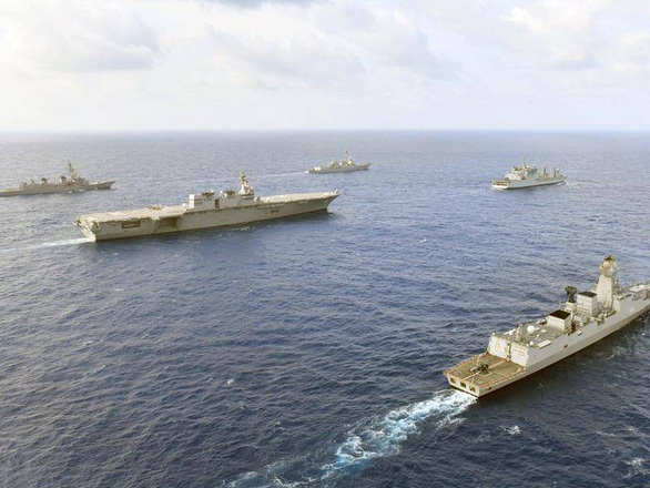  Tàu chiến Mỹ và Nhật Bản tập trận trên Biển Đông - Ảnh: US NAVY