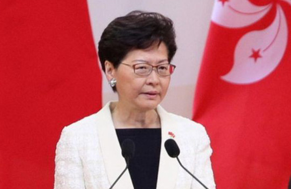  Trưởng đặc khu hành chính Hong Kong Carrie Lam (Lâm Trịnh Nguyệt Nga) phát biểu ngày 1-7 sau lễ thượng cờ đánh dấu kỷ 22 năm ngày Hong Kong được Anh trao trả cho Trung Quốc - Ảnh: EPA-EFE