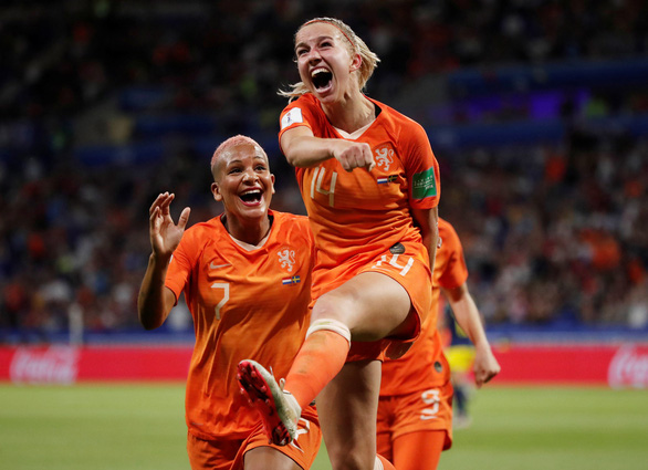 Jackie Groenen ăn mừng bàn thắng cho Hà Lan - Ảnh: REUTERS