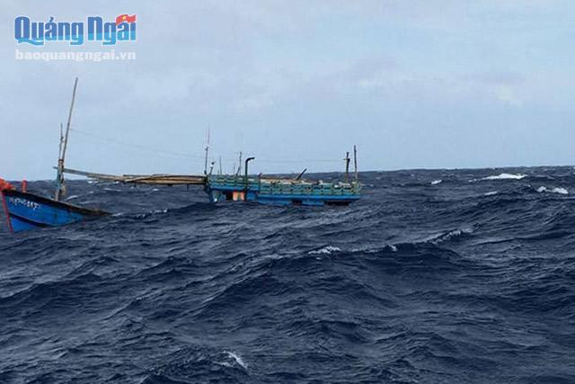 Một trường hợp tàu cá của ngư dân Quảng Ngãi gặp nạn khi đang hoạt động khai thác trên biển