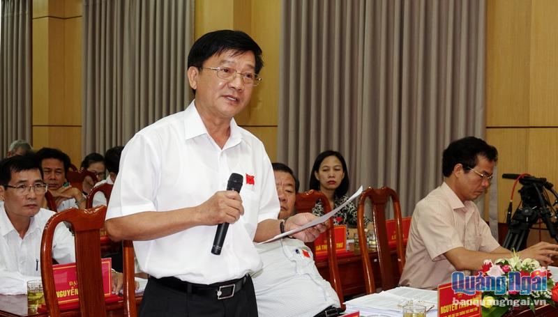 Chủ tịch UBND tỉnh Trần Ngọc Căng phát biểu tại phiên thảo luận