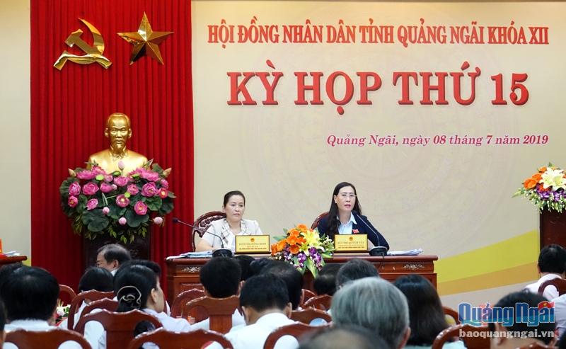 Chủ tịch HĐND tỉnh Bùi Thị Quỳnh Vân và Phó Chủ tịch HĐND tỉnh Đinh Thị Hồng Minh chủ trì phiên thảo luận