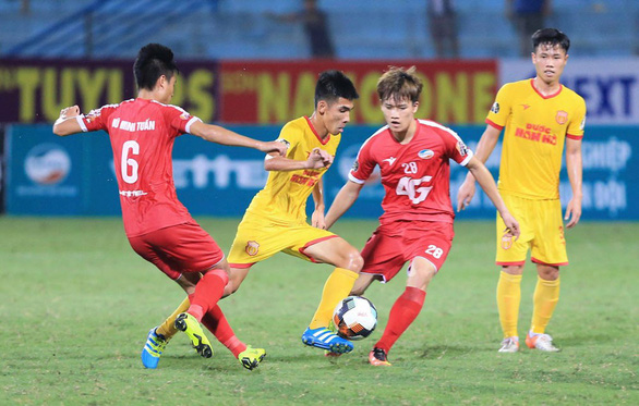 Nam Định (vàng) đòi lại món nợ thua 0-1 trước Viette (đỏ) ở lượt đi- Ảnh: ANH PHAN