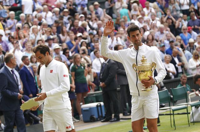  Djokovic đi vào lịch sử khi trở thành tay vợt đầu tiên kể từ năm 1968 bảo vệ thành công danh hiệu Wimbledon khi đã ngoài tuổi 30.