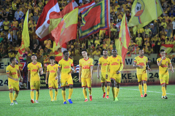 Niềm vui chiến thắng vòng 18 V-League 2019 của Nam Định - Ảnh: ANH PHAN