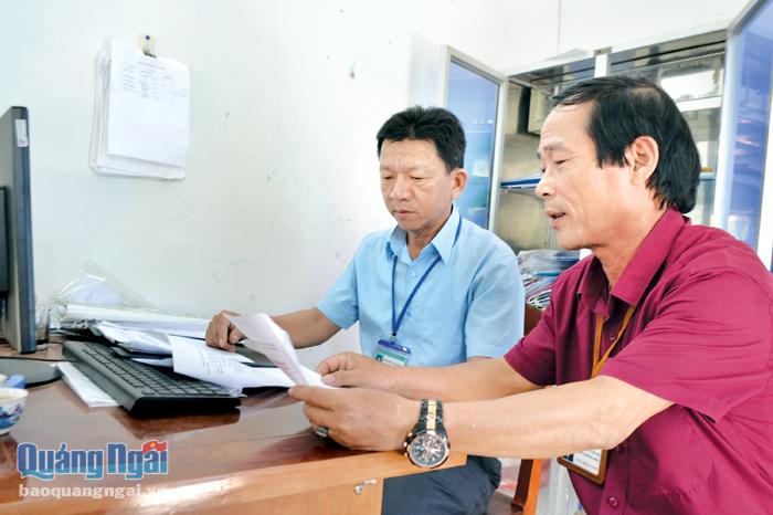  Cán bộ Trung tâm Y tế huyện Bình Sơn lên kế hoạch tuyên truyền phòng, chống HIV/AIDS.