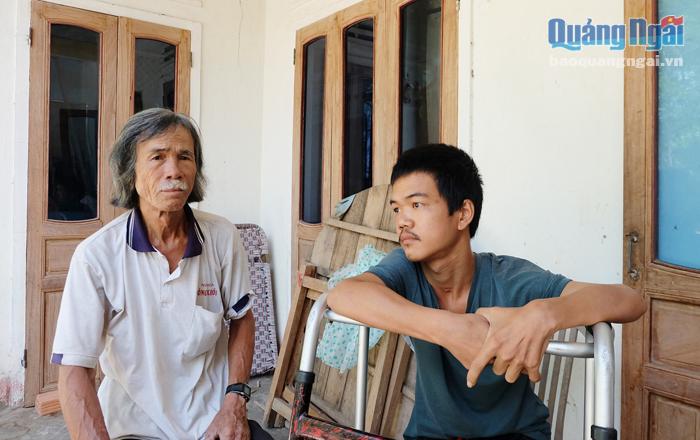  Gia đình khánh kiệt vì cha con anh Phạm Khánh thường xuyên bị bệnh.
