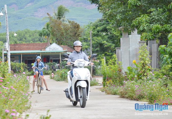 Động lực từ việc đạt chuẩn nông thôn mới đã giúp xã Trà Bình (Trà Bồng) tiếp tục xây dựng các khu dân cư kiểu mẫu.