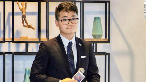 Anh Simon Cheng, nhân viên lãnh sự quán Anh tại Hong Kong, bị cảnh sát Thẩm Quyến bắt giữ - Ảnh: CNN