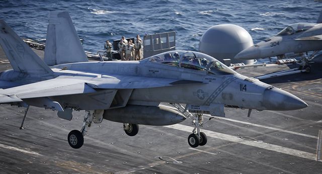 Máy bay chiến đấu F/A-18 E/F Super Hornets (Ảnh: Hải quân Mỹ)