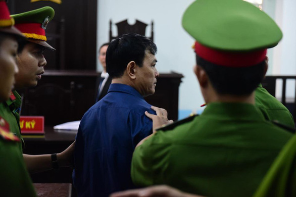 Ông Nguyễn Hữu Linh sau khi nghe tuyên án tại tòa. 