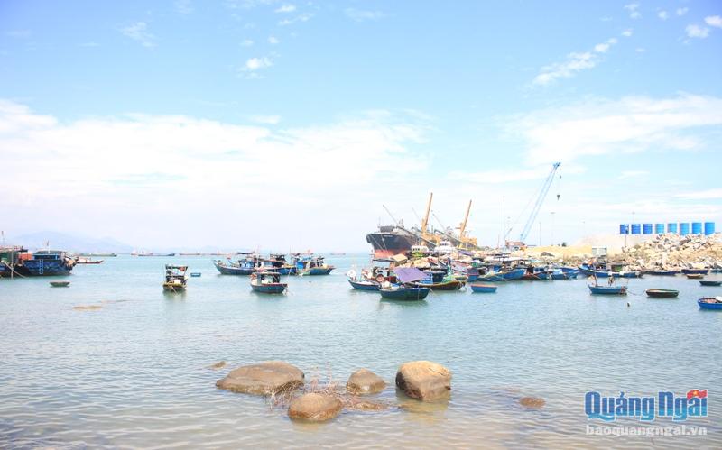 Cần sớm quy hoạch khu neo đậu tàu thuyền an toàn cho ngư dân trong KKT Dung Quất