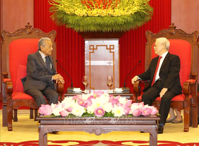 Tổng Bí thư, Chủ tịch nước Nguyễn Phú Trọng tiếp Thủ tướng Malaysia Mahathir Mohamad. Ảnh: Trí Dũng/TTXVN