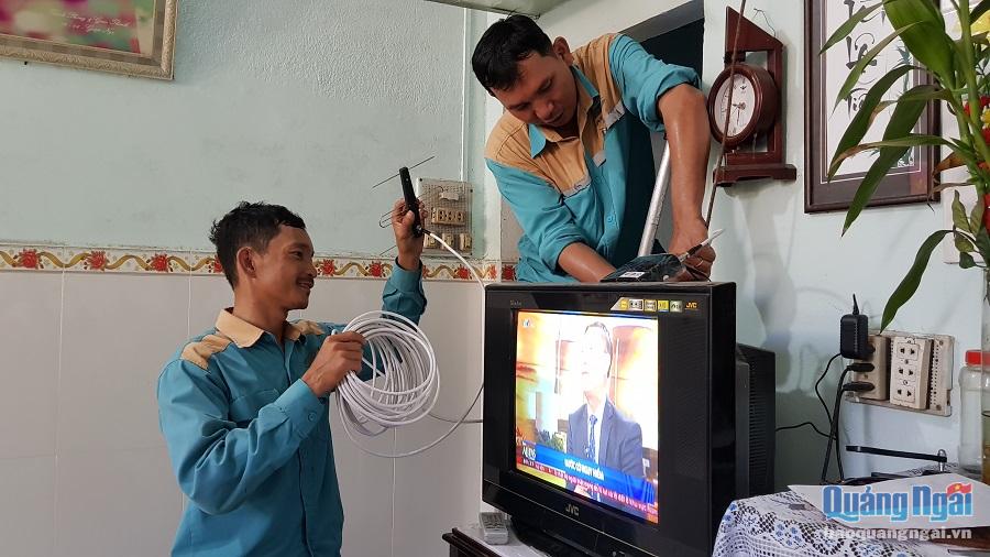 Đến sáng ngày 29.8.2019, Viettel Quảng Ngãi mới lắp đặt được khoảng 14.000 đầu thu DVB - T2 cho người nghèo, cận nghèo trên địa bàn