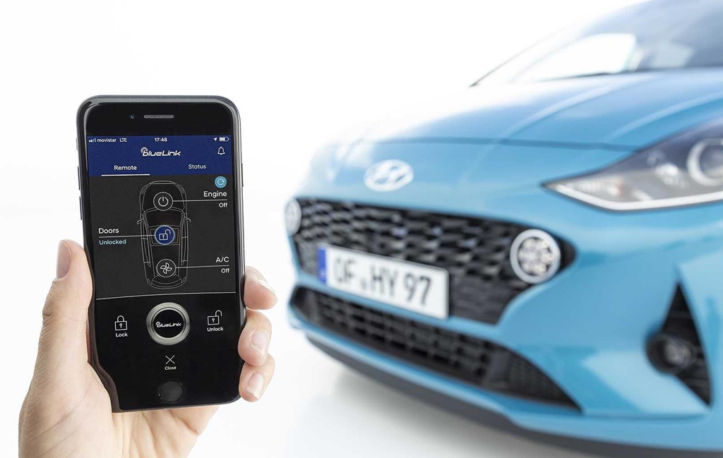 Xe có thêm ứng dụng cài trên smartphone cho phép người lái điều khiển từ xa một số chức năng của xe như điều hòa nhiệt độ.
