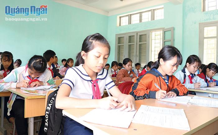 Học sinh các huyện miền núi trong tỉnh ngày càng được quan tâm trong công tác giáo dục.