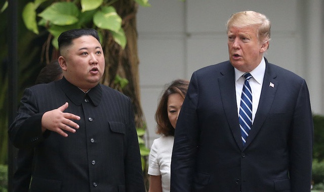 Tổng thống Donald Trump và nhà lãnh đạo Kim Jong-un gặp nhau tại Việt Nam hồi tháng 2. (Ảnh: Reuters)