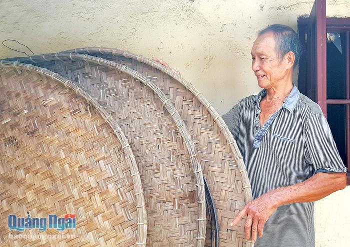 Không còn làm nghề trồng dâu, nuôi tằm gần 30 năm, nhưng lão nông Phạm Cảng, xã Tịnh Long (TP.Quảng Ngãi) vẫn giữ lại các nong nuôi tằm đến tận ngày nay.