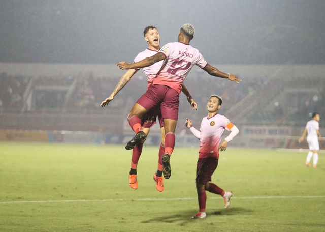 Niềm vui chiến thắng của Sài Gòn FC trước đối thủ trực tiếp trong cuộc đua giành quyền trụ hạng