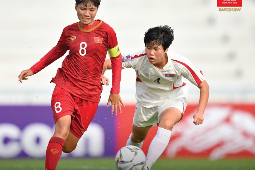  Đội trưởng Vũ Thị Hoa và các đồng đội đã không thể tạo ra bất ngờ trước một đối thủ mạnh hơn là U16 CHDCND Triều Tiên (Ảnh: AFC)
