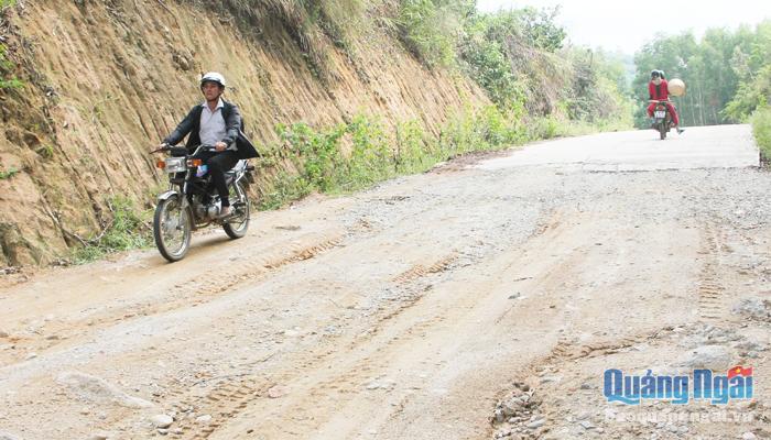  Điểm tiếp giáp đường Phổ Ninh - Ba Khâm với Ba Khâm - Ba Trang chưa được bê tông.