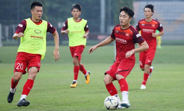 Đội tuyển Việt Nam đang nỗ lực tập luyện chuẩn bị cho trận đấu với Malaysia và Indonesia tại vòng loại World Cup - Ảnh: NAM KHÁNH