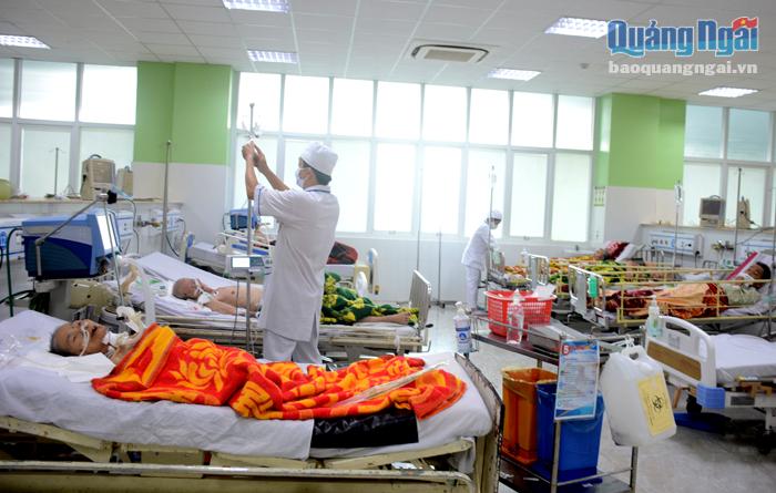 Bệnh nhân BHYT được điều trị tại Khoa Hồi sức tích cực chống độc, Bệnh viện Đa khoa tỉnh.