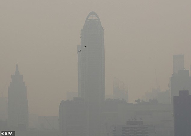 Bangkok ô nhiễm không khí nghiêm trọng hồi tháng 2 năm nay khiến người dân bị ho ra máu (Ảnh: EPA)