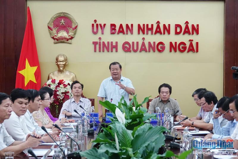Phó Chủ tịch Thường trực UBND tỉnh Nguyễn Tăng Bính phát biểu tại phiên họp