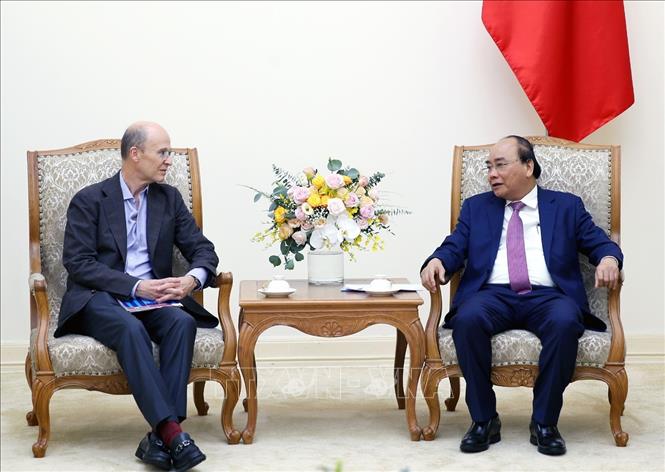 Thủ tướng Nguyễn Xuân Phúc tiếp ông Steve Bates và các doanh nghiệp đầu tư vào Việt Nam.