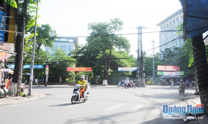 Sau nhiều năm quy hoạch, đến nay đoạn cuối tuyến đường Trà Bồng Khởi Nghĩa giao với đường Quang Trung vẫn chưa được đầu tư.
